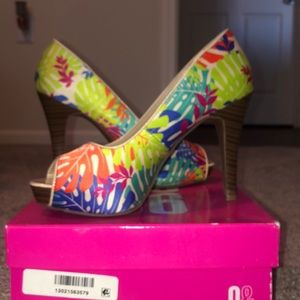 Women’s peep toe heel